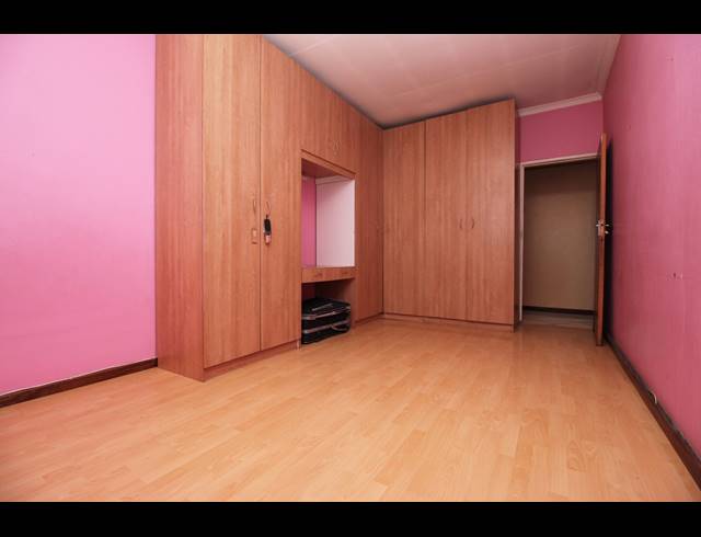 6 BEDROOM FREESTANDING FOR SALE IN TUSCANY GLEN